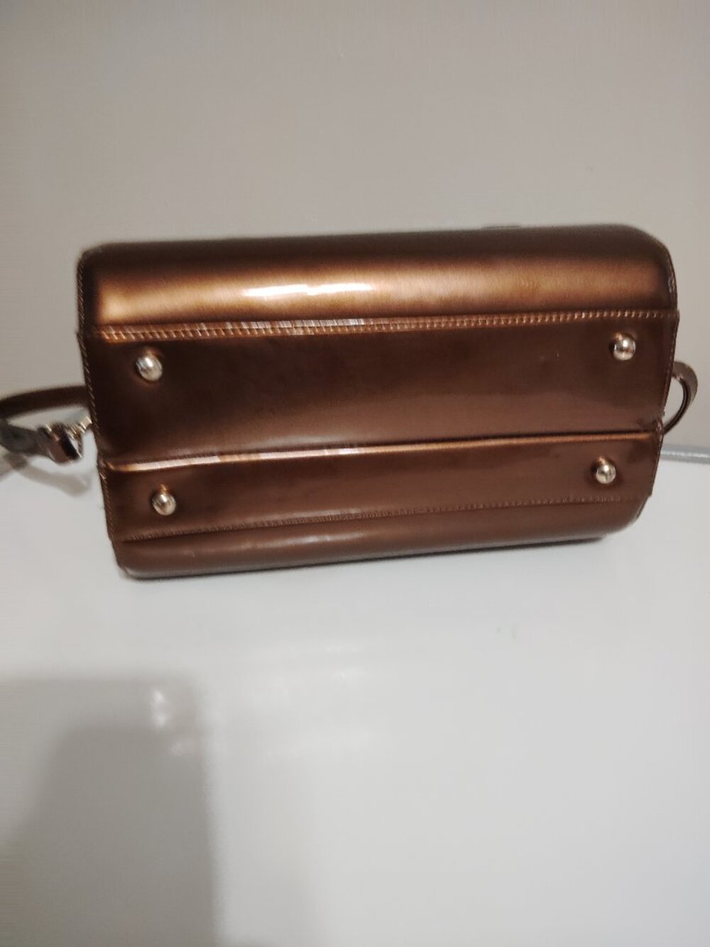Michael Kors Brown Patent Sachel Elegant gold -Tone Handbag - Picture 5 of 6